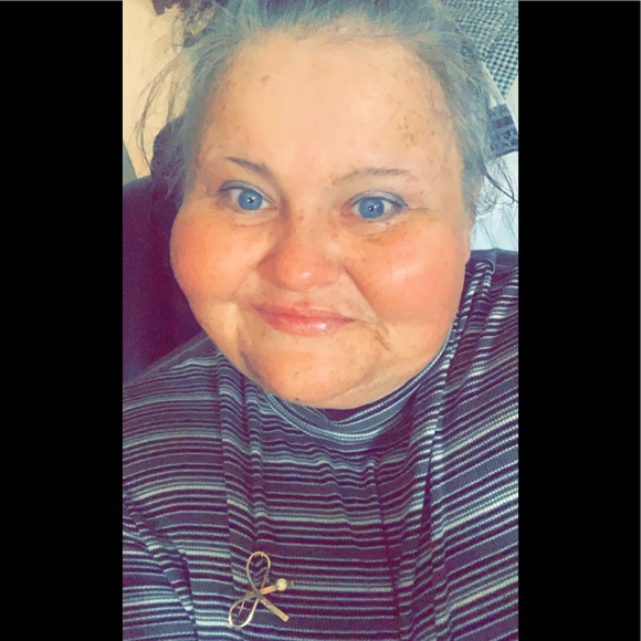 Meet your Posher, Stephanie - Picture 3 of 3